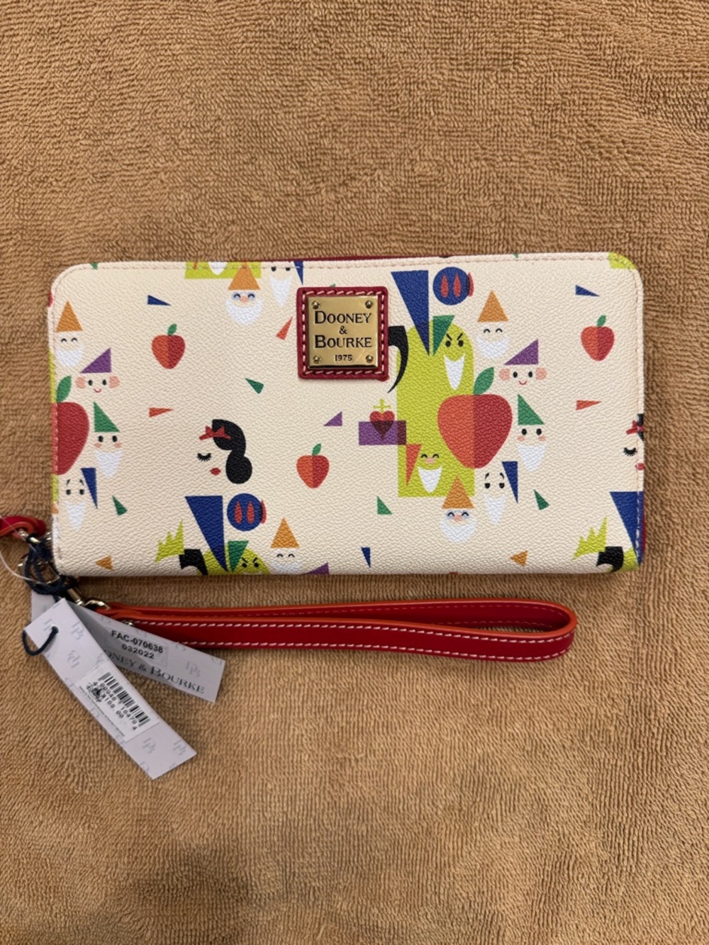 DISNEY SNOW WHITE DOONEY AND BOURKE WRISTLET WALLET
